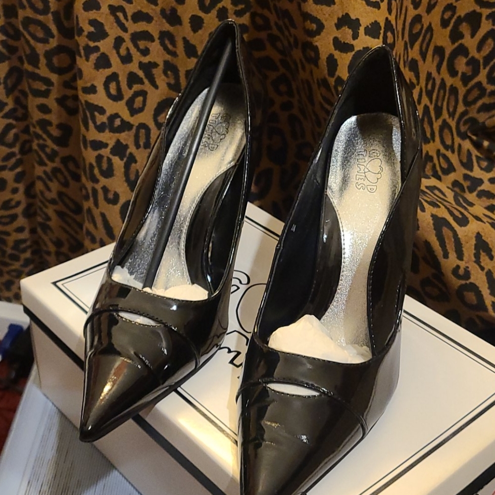 Black pointy toe heels